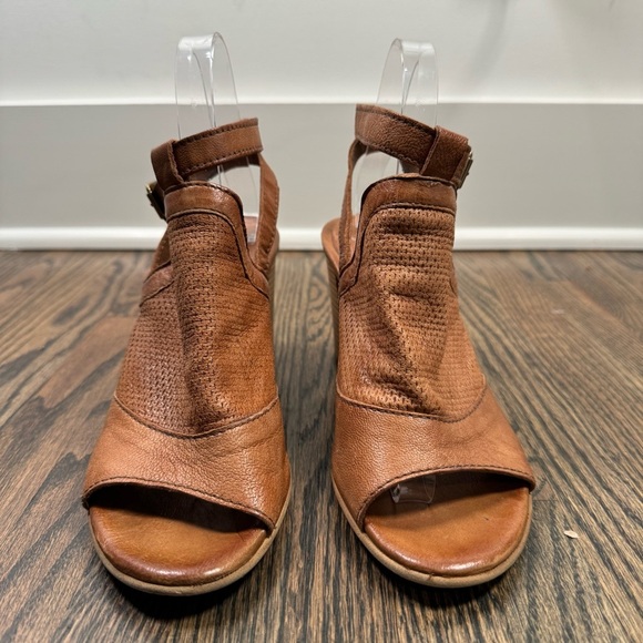 Miz Mooz NYC Whiskey Brown Leather Peep-toe Block Heel Sandals size 38 (7.5-8) - Picture 3 of 8